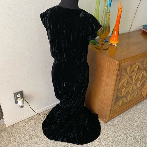 Stunning Elizabeth Wayman Designer black velvet evening gown excellent Size 12 - Picture 2 of 8